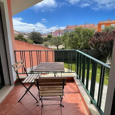 Sunny Minutes From The * Lourinhã