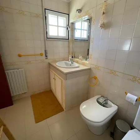 Ferienhaus Sunny Minutes From The Lourinhã