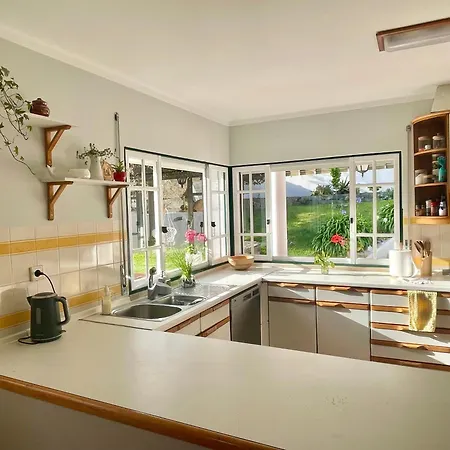 Sunny Minutes From The * Lourinhã